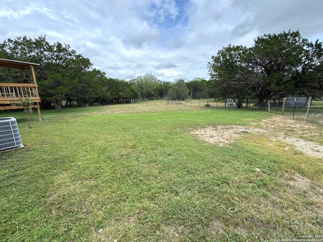 2491 Broad Oak, Bandera, TX 78003