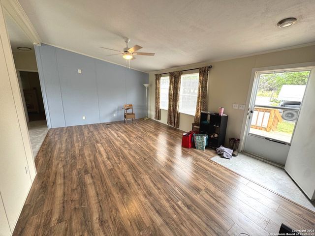 2491 Broad Oak, Bandera, TX 78003