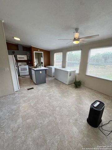 2491 Broad Oak, Bandera, TX 78003