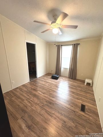 2491 Broad Oak, Bandera, TX 78003