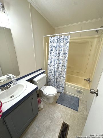 2491 Broad Oak, Bandera, TX 78003