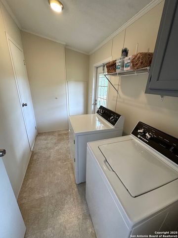 2491 Broad Oak, Bandera, TX 78003