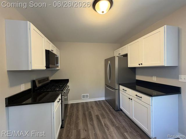 19310 Centralia, Redford, MI 48240