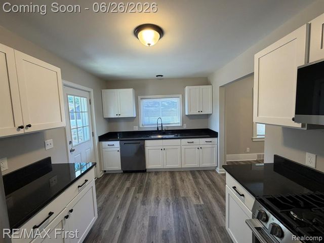19310 Centralia, Redford, MI 48240