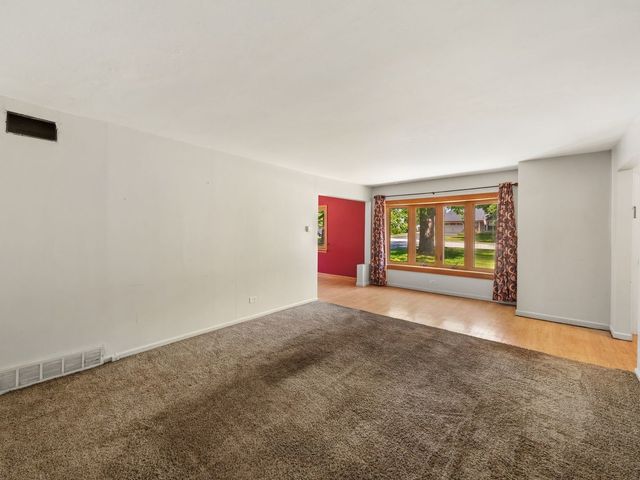 5706 Leitch Avenue, Countryside, IL 60525