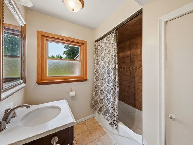 5706 Leitch Avenue, Countryside, IL 60525