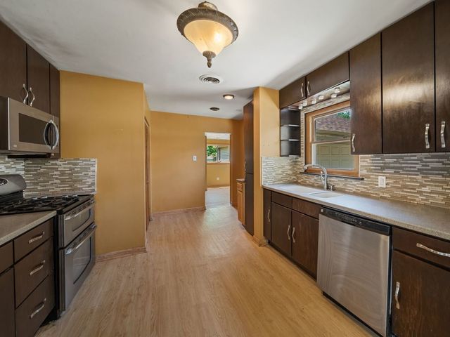 5706 Leitch Avenue, Countryside, IL 60525
