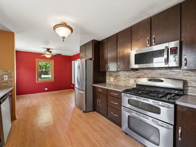5706 Leitch Avenue, Countryside, IL 60525