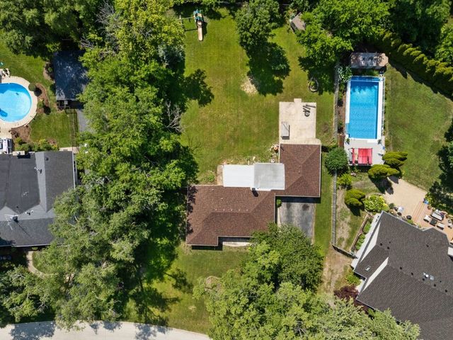 5706 Leitch Avenue, Countryside, IL 60525
