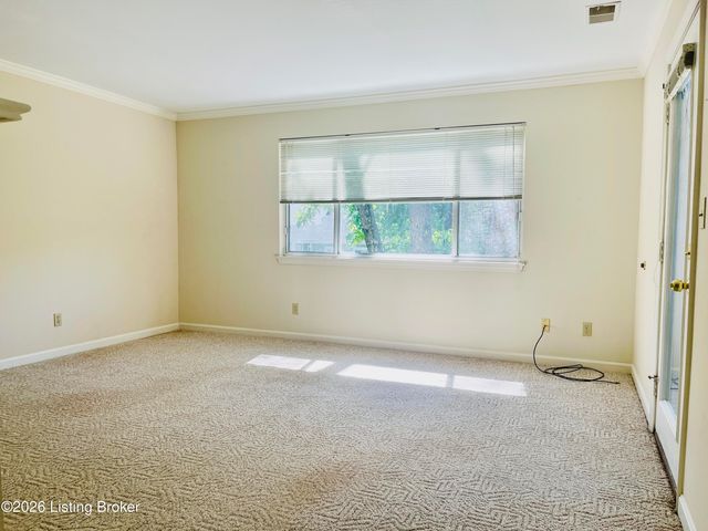 10 Lake Ave, Louisville, KY 40206