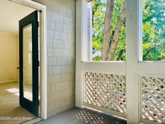10 Lake Ave, Louisville, KY 40206