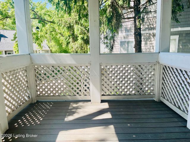 10 Lake Ave, Louisville, KY 40206