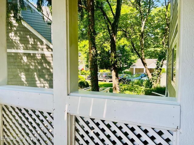 10 Lake Ave, Louisville, KY 40206