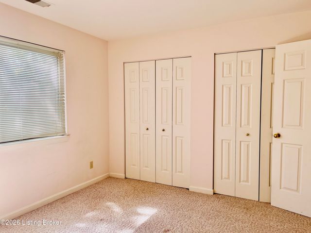 10 Lake Ave, Louisville, KY 40206