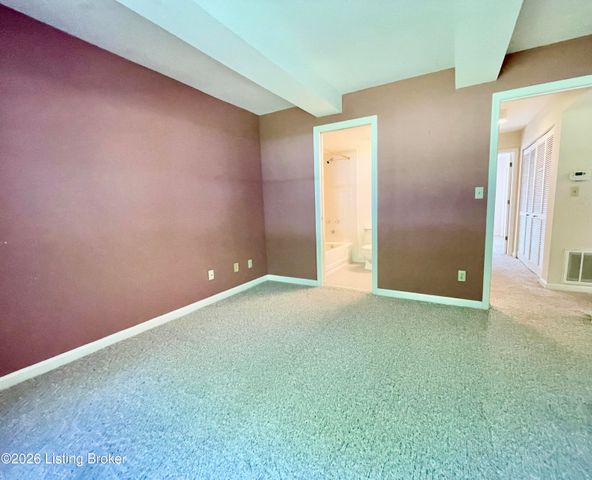 10 Lake Ave, Louisville, KY 40206
