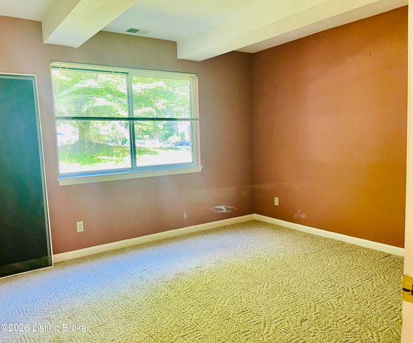 10 Lake Ave, Louisville, KY 40206
