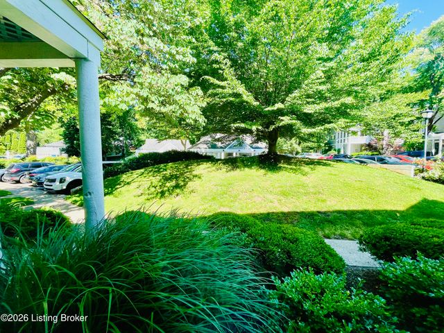 10 Lake Ave, Louisville, KY 40206