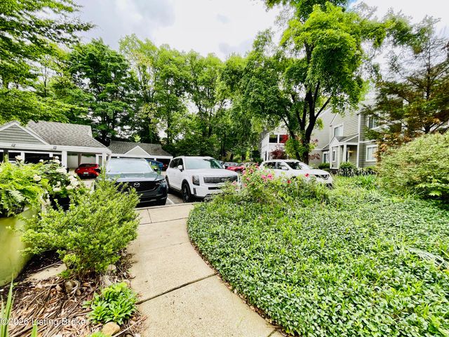 10 Lake Ave, Louisville, KY 40206