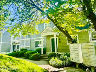 10 Lake Ave, Louisville, KY 40206