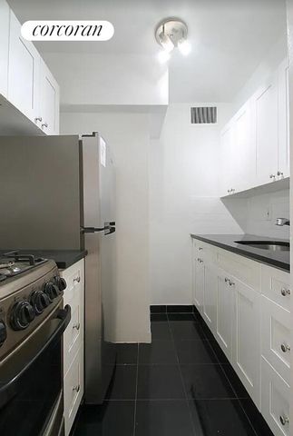 321 E 48th St Apt 2E, New York City, NY 10017