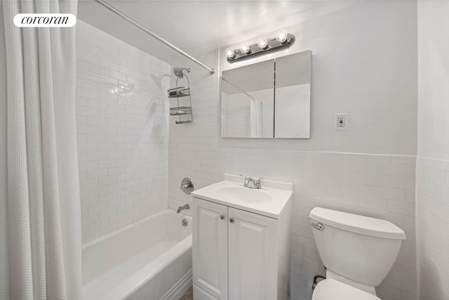 321 E 48th St Apt 2E, New York City, NY 10017