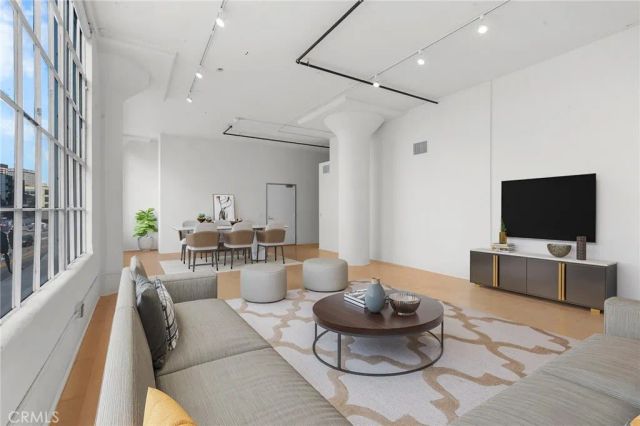 420 S San Pedro 211, Los Angeles, CA 90013