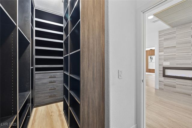 9516 Grand Canal Drive, Las Vegas, NV 89117