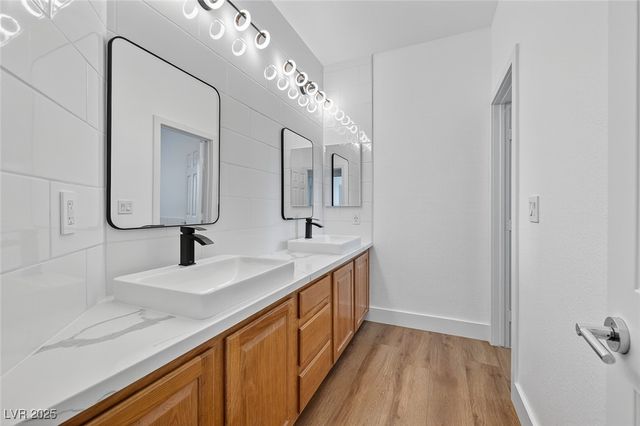 9516 Grand Canal Drive, Las Vegas, NV 89117