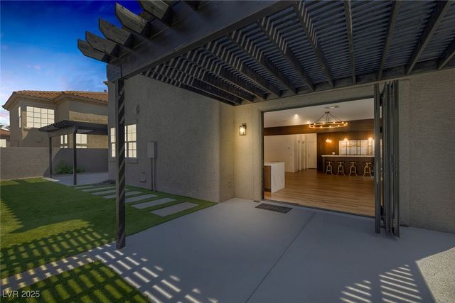 9516 Grand Canal Drive, Las Vegas, NV 89117