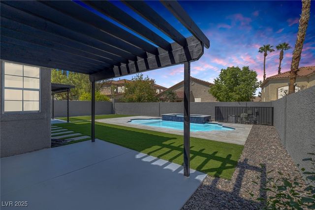 9516 Grand Canal Drive, Las Vegas, NV 89117