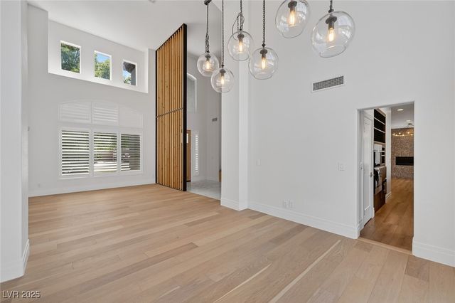 9516 Grand Canal Drive, Las Vegas, NV 89117