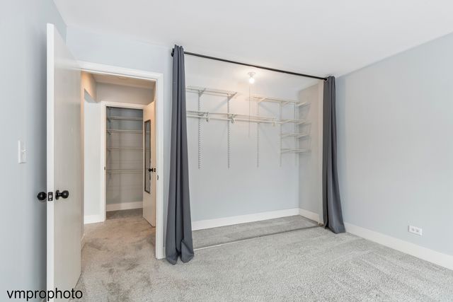 707 E Falcon Drive C207, Arlington Heights, IL 60005