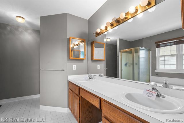 34444 Heartsworth Lane, Sterling Heights, MI 48312