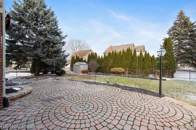 34444 Heartsworth Lane, Sterling Heights, MI 48312