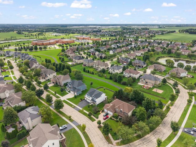 13008 Timber Wood Circle, Plainfield, IL 60585