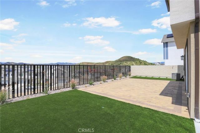 27273 Debut Place, Valencia, CA 91381