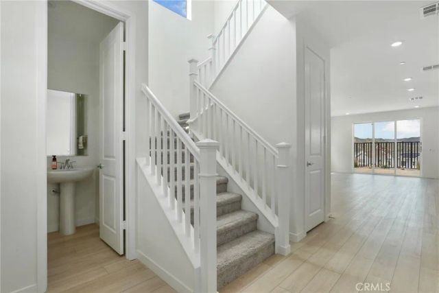 27273 Debut Place, Valencia, CA 91381