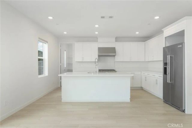 27273 Debut Place, Valencia, CA 91381