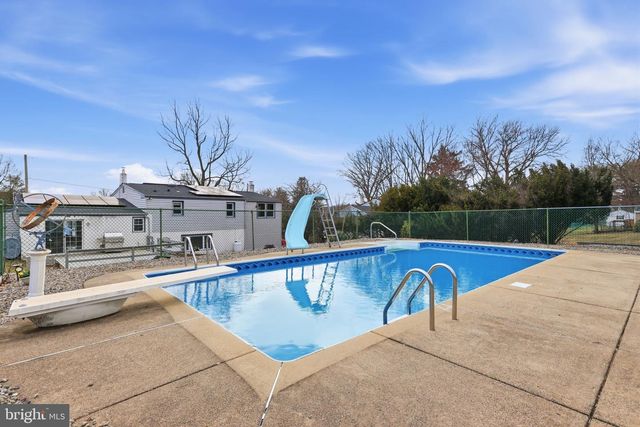 95 LONGVIEW DR, Churchville, PA 18966