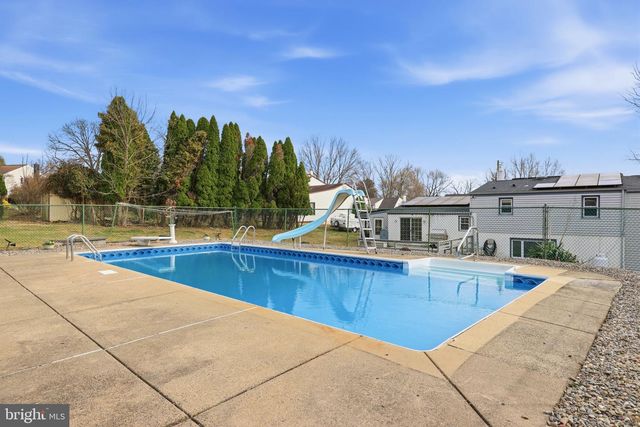 95 LONGVIEW DR, Churchville, PA 18966