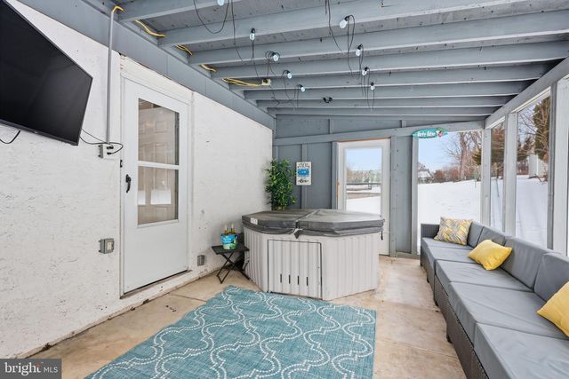 95 LONGVIEW DR, Churchville, PA 18966