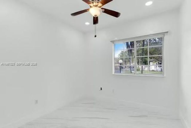 4127 NE 30th St, Homestead, FL 33033