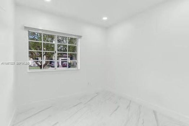 4127 NE 30th St, Homestead, FL 33033