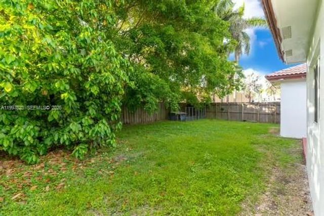 4127 NE 30th St, Homestead, FL 33033