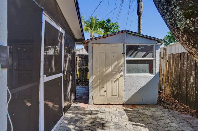 5604 Garden Avenue, West Palm Beach, FL 33405