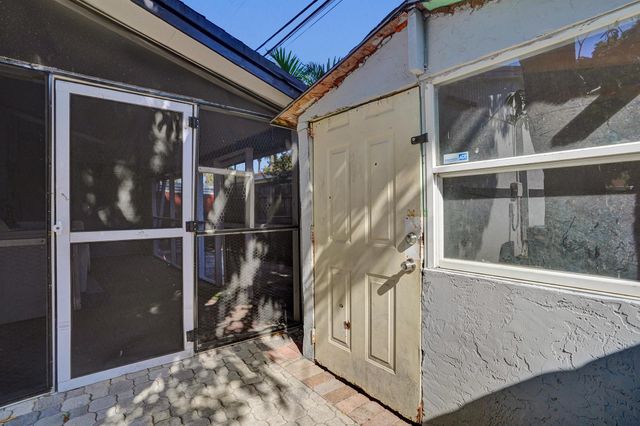 5604 Garden Avenue, West Palm Beach, FL 33405