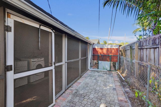 5604 Garden Avenue, West Palm Beach, FL 33405