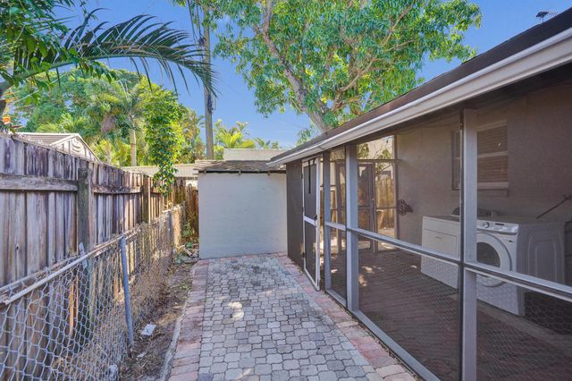 5604 Garden Avenue, West Palm Beach, FL 33405