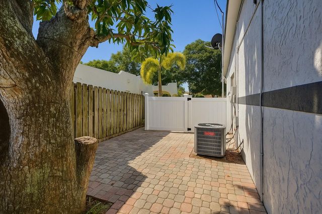 5604 Garden Avenue, West Palm Beach, FL 33405