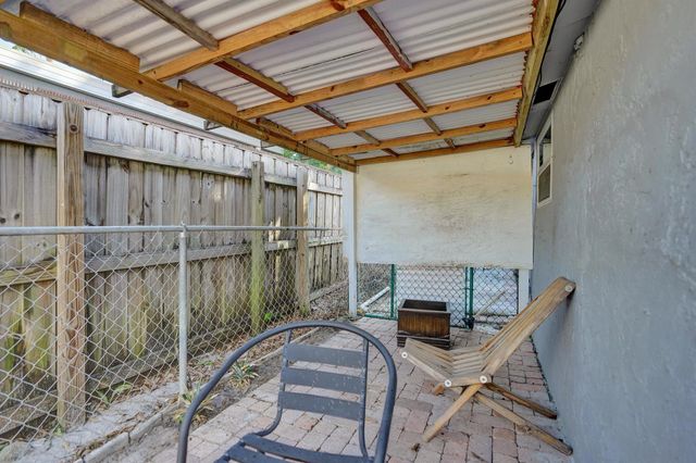 5604 Garden Avenue, West Palm Beach, FL 33405